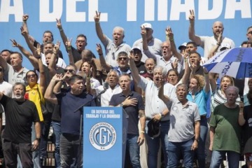 Foto de La CGT marchó por el Día del Trabajador a Plaza de Mayo y adelantó que habrá "una medida de fuerza mucho más fuerte"