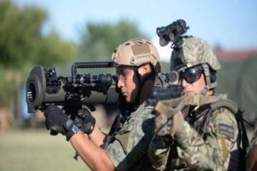 Foto de Mientras recorta en discapacidad y universidades, el Gobierno financia el reequipamiento militar