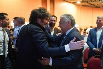 Foto de En medio de la caída de recursos, Milei beneficia a Cornejo con un anticipo millonario de coparticipación