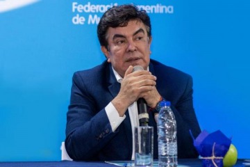 Foto de Espinoza apuntó contra Milei: "Vive en una Argentina de fantasía"