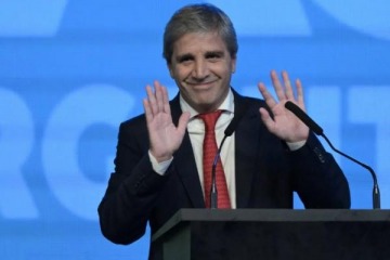 Foto de Caputo responsabilizó a la gente por la alta morosidad: "Pensaban que la inflación iba a licuar las deudas y no pasó"