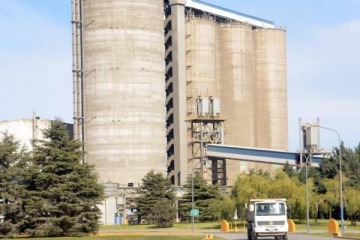 Foto de El freno de Milei a la obra pública ya golpea a Loma Negra: apagaron hornos y crece el miedo a despidos masivos