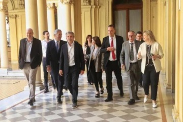Foto de Adorni no se va: Milei volvió a respaldar al funcionario durante la reunión de Gabinete