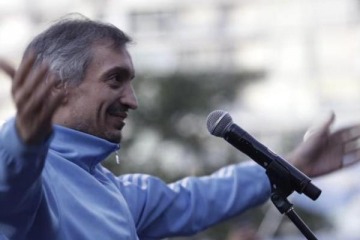 Foto de Máximo Kirchner apuntó contra los “dialoguistas” en medio de la marcha universitaria