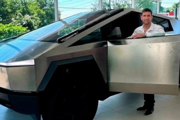 Foto de Polémica y provocación en el Congreso por el diputado libertario que apareció con un auto de 200mil dólares