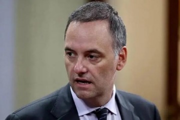 Foto de Adorni está cada vez más complicado: se sumaron nuevas pruebas del contratista y otras dos billeteras cripto