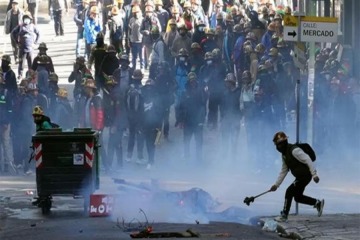 Foto de Represión y caos en Bolivia: la Policía usó gas contra manifestantes ante la Casa de Gobierno