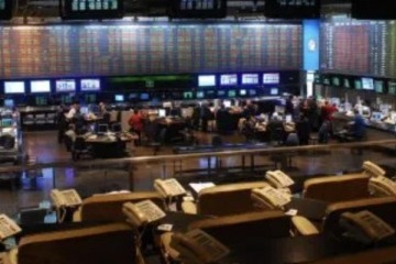 Foto de Los ADRs argentinos caen hasta 4,5% en Wall Street y el Riesgo País se mantiene cerca de los 550 puntos