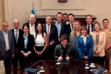 Foto de Interna libertaria: Milei reúne a sus ministros tras el choque entre Martín Menem y Santiago Caputo