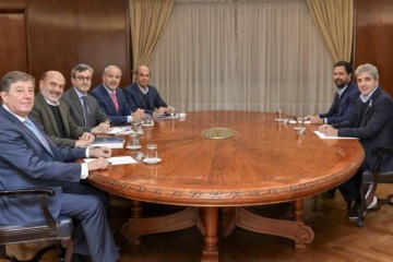 Foto de Caputo habló con la UIA sobre la baja de impuestos y reducir el costo financiero de las empresas