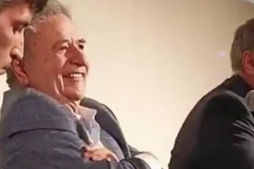 Foto de Reapareció Duhalde, presentó su espacio y un libro, lo escracharon y le recordaron la Masacre de Avellaneda