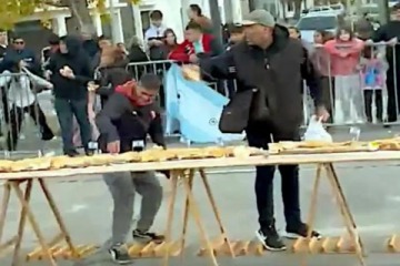 Foto de Radiografía del hambre: el insólito robo del "sandwich de matambre a la pizza más grande del mundo" en la feria gastronómica de Avellaneda
