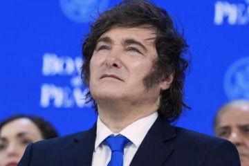 Foto de Milei y Caputo desembarcan en un foro empresario en plena tensión económica: los detalles