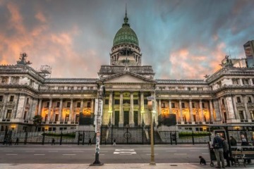 Foto de En su alineamiento con EEUU, el oficialismo lleva al Congreso una agenda sobre explotación de "tierras raras"
