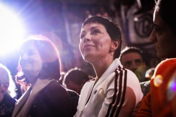 Foto de Mayra Mendoza apuntó contra la sumisión de Milei al FMI y llamó a "construir una alternativa sin el condicionamiento"