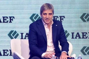 Foto de Ante empresarios, Caputo anunció un nuevo proyecto de Inocencia Fiscal e insistió con los "dólares del colchón"