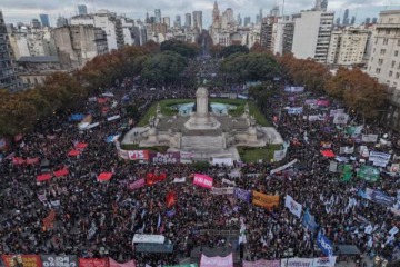 Foto de Ni Una Menos colmó Plaza de Mayo con fuertes críticas al Gobierno Nacional: "Avanza sobre nuestros derechos"