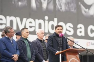 Foto de Pullaro reclamó una baja de retenciones y tasas para impulsar la producción
