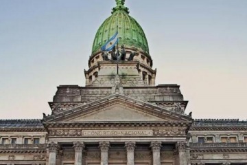 Foto de Menem le cerró las puertas del Congreso a la despedida del Indio Solari