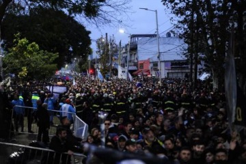 Foto de Tras el multitudinario velatorio del Indio Solari, la familia continuará su despedida en la estricta privacidad