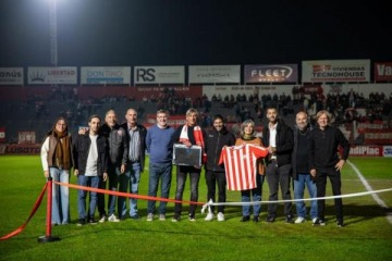 Foto de El Municipio de Lanús inauguró un nuevo sistema lumínico en el estadio del Club Talleres