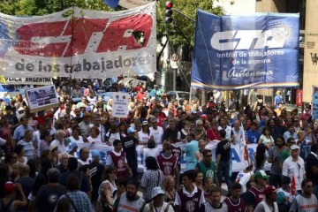 Las dos CTA marchan a Plaza de Mayo contra el “ajuste y la entrega” del Gobierno nacional