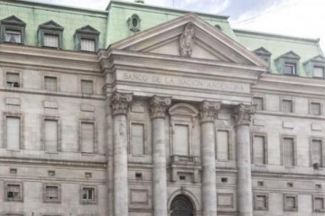 Foto de Los bancos salen a pelear por los dólares: ya pagan hasta 5,5% anual por plazos fijos