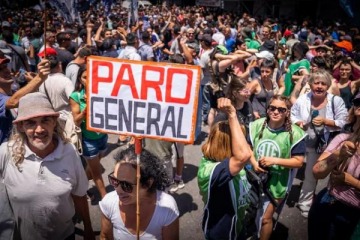 Foto de La CGT analiza una medida de fuerza contra la reforma laboral de Javier Milei