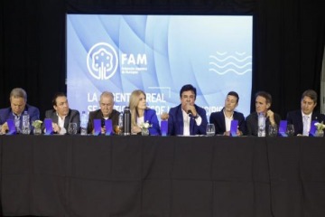 Foto de Espinoza encabezó el Encuentro Federal de la Federación Argentina de Municipios en Santa Fe