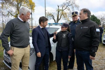Foto de "Estoy buscando un pendrive para los recursos de la Provincia": la chicana de Kicillof a Milei en medio del escándalo de Adorni