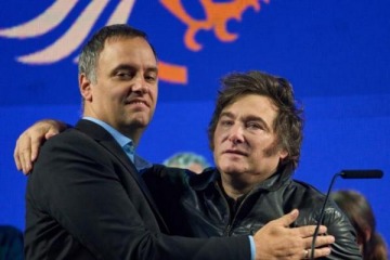 Foto de En pleno escándalo por enriqucimiento ilícito, Milei volvió a bancar a Adorni y lo victimizó: "operaciones"