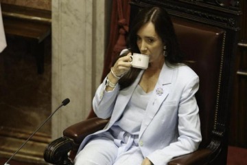 “Tengo más verdades”: Villarruel vuelve a desafiar a Milei con su presencia en el acto del Día de la Bandera
