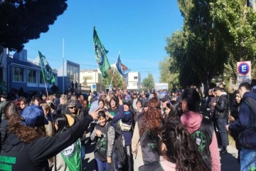 Foto de Estatales rechazaron la oferta de Claudio Vidal y escalan las protestas en Santa Cruz