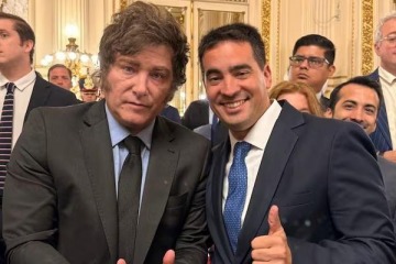 Foto de Javier Milei se presentará en la Fundación Faro junto a Adrián Ravier, su nuevo vocero