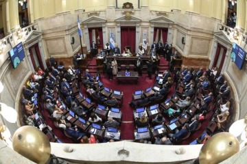 Operativo blindaje: el oficialismo negocia con legisladores aliados para frenar la interpelación a Adorni en el Senado