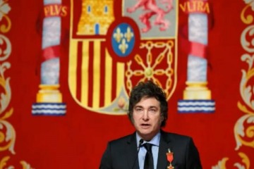 Foto de Milei viaja a España por sexta vez en su gestión para recibir una medalla de honor