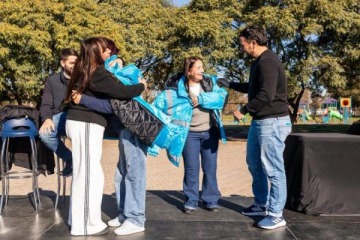 Foto de El Municipio de Lanús entregó ropa y elementos de trabajo a más de 200 de cooperativistas del distrito