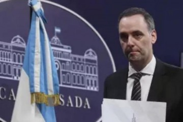 Una funcionaria ratificó ante la Justicia que le prestó su tarjeta a Adorni para comprar un monitor gamer