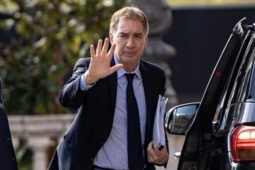 Foto de Es oficial la salida de Manuel Adorni del Gobierno y Santilli jura como jefe de Gabinete esta tarde