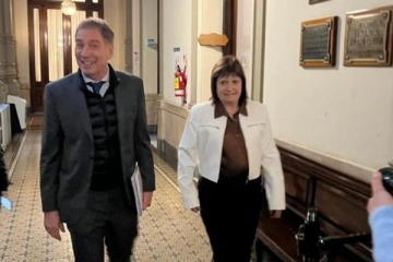 Foto de Santilli busca destrabar Zonas Frías y se reunió en el Senado con los bloques dialoguistas