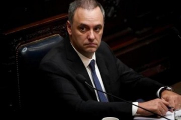 Adorni-Gate: dos funcionarios confirmaron compras millonarias con tarjetas de crédito y complicaron más al libertario