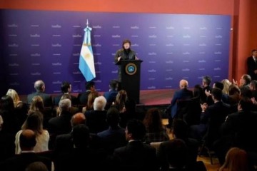 Foto de Milei busca renovar la Carta Orgánica del BCRA y se reunió con legisladores oficialistas: de qué se tratan las reformas