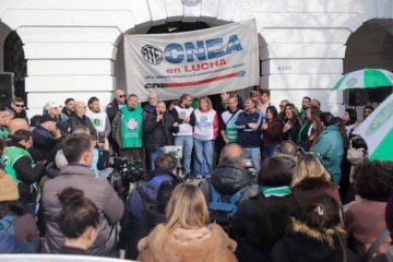Foto de Paro y movilización en la CNEA por despidos: denuncian el desmantelamiento del organismo