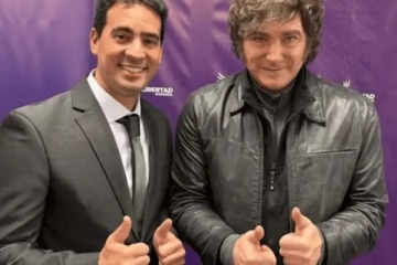 Foto de La oposición cruzó al Vocero Presidencial por llamar "país bananero" a la Argentina por el reclamo sobre Malvinas