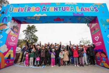 Foto de Julián Álvarez encabezó la apertura del parque “Universo Aventura Lanús”