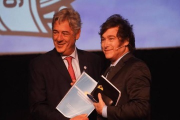 Foto de Milei inaugurará la Exposición Rural en medio de la interna oficialista por la conducción de la SRA