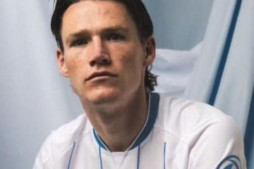 Foto de Napoli homenajeó a la Argentina con una camiseta especial por su centenario