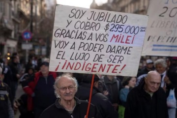 Foto de Jubilados: el Gobierno confirmó para agosto el bono que permanece congelado desde 2024