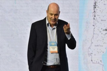 Foto de Sturzenegger utilizó de ejemplo a un supuesto empresario qatarí para defender la Ley de Tierras
