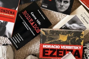Foto de Julieta Ortega mostró la biblioteca con la que investiga los años 70 para una película